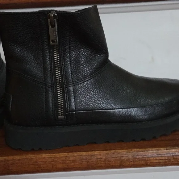 UGG Black Leather Booties Ladies size  7 - Picture 4 of 6